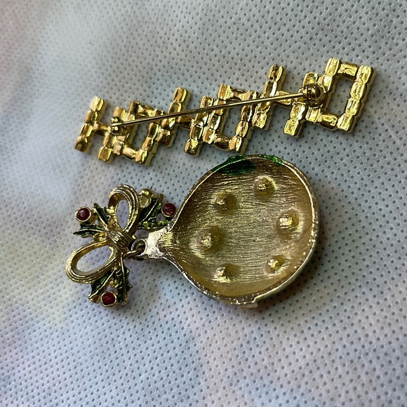 Lot of two Vintage Rhinestone Christmas Brooches - Picture 5 of 7